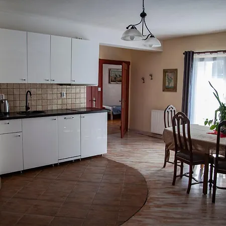 W Starym Kinie Apartment *