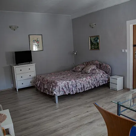 W Starym Kinie Apartment *